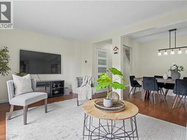 Townhouse for sale in Ancaster, Ontario