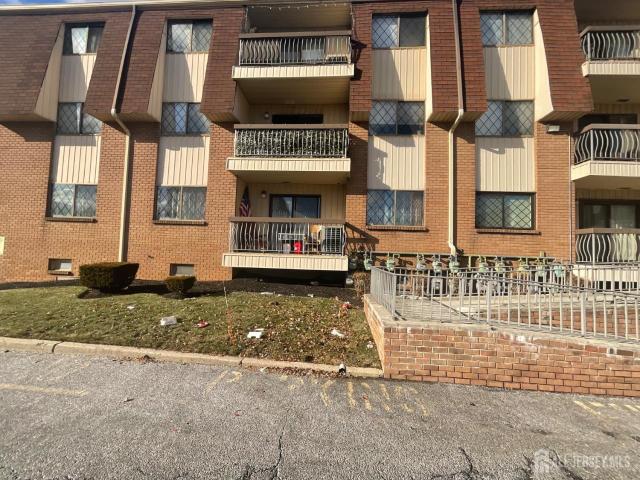 Townhouse for sale in Linden, New Jersey