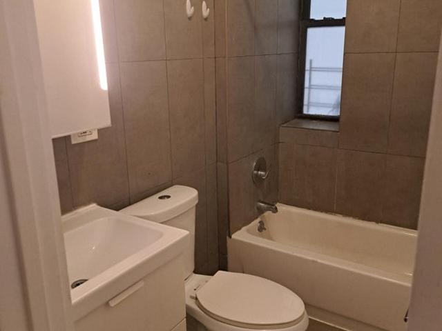Room for rent in Arverne, New York