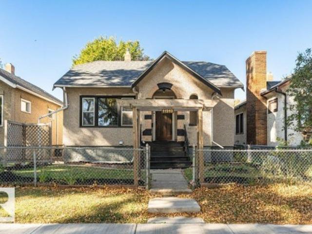 House for sale in Alberta Avenue, Edmonton