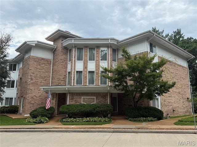 Condo for sale in Creve Coeur, Missouri