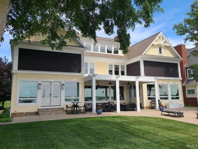 House for sale in Syracuse, Indiana