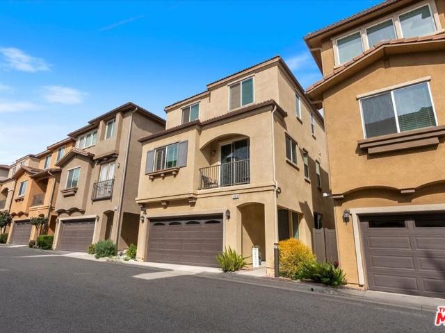 Townhouse for sale in West Athens, Canoga Park