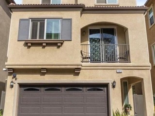 Townhouse for sale in Canoga Park, California