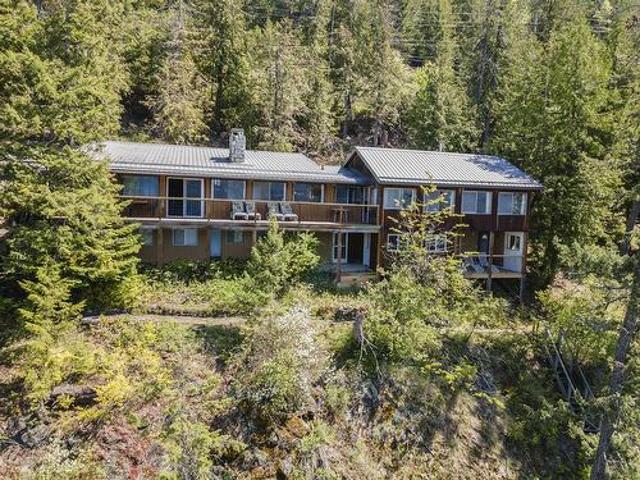 House for sale in Sirdar, British Columbia