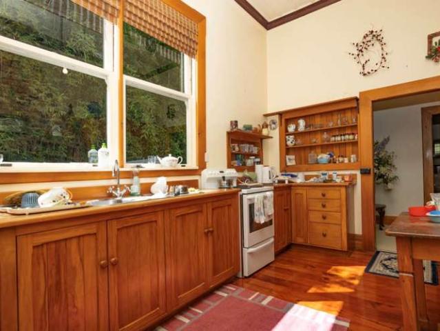 House for sale in Huia