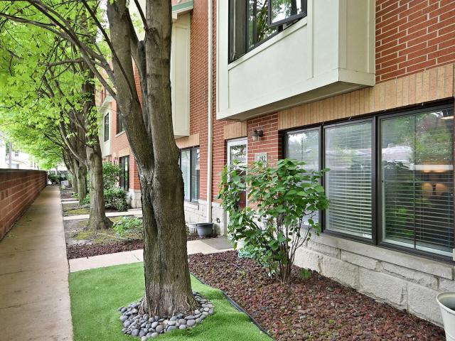 Townhouse for sale in Oak Park, Illinois
