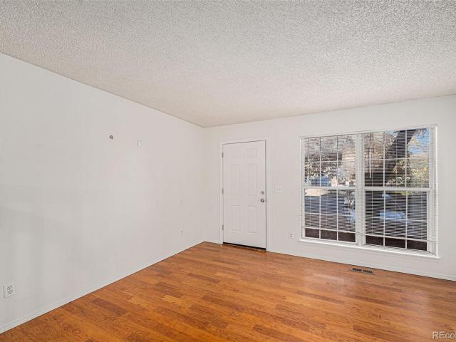 Townhouse for sale in Centerpoint, Aurora