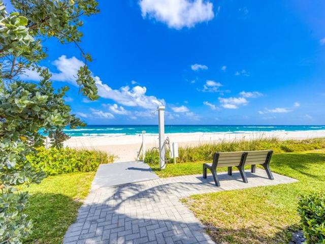 Townhouse for sale in Hillsboro Beach, Florida