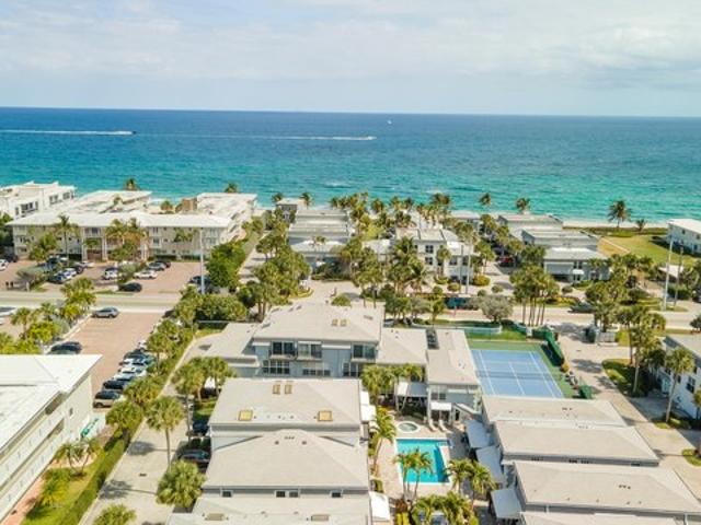 Townhouse for sale in Hillsboro Beach, Florida