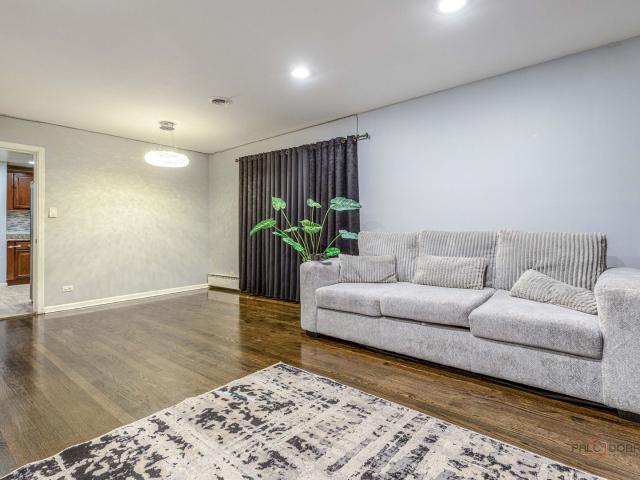 Property for rent in Des Plaines, Illinois