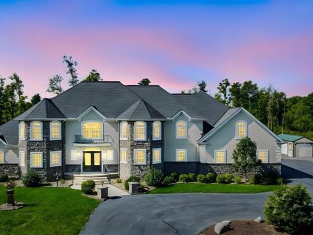 House for sale in Chardon, Geauga County