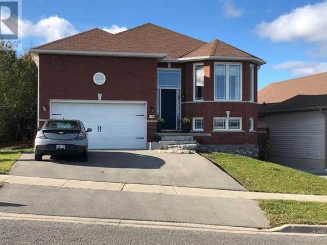 House for sale in Ontario