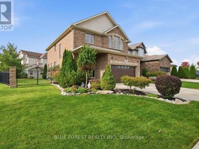 House for sale in Summerside, London