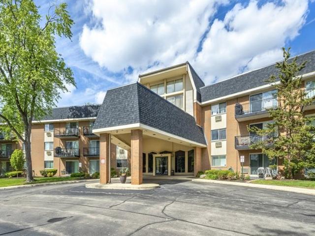 Condo for sale in Glen Ellyn, Illinois