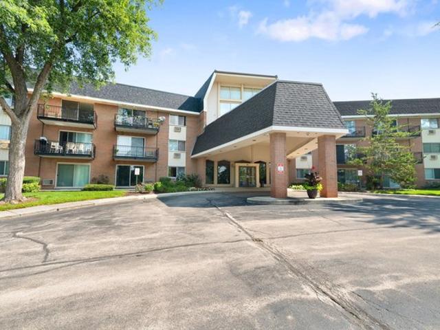 Condo for sale in Glen Ellyn, Illinois