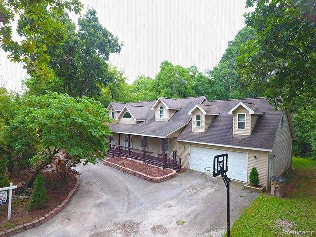 House for sale in Putnam Township, Hamburg Township