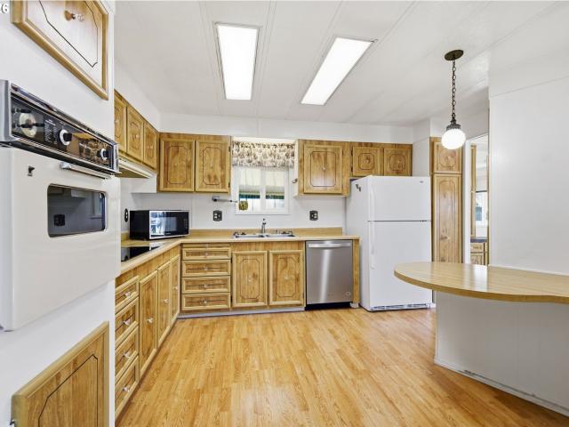 House for sale in Daneland Mobile Home Park, Eugene