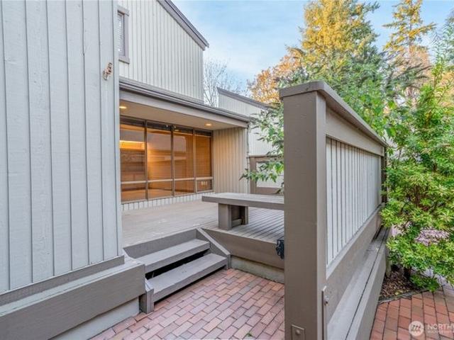Townhouse for sale in Bellevue, Washington