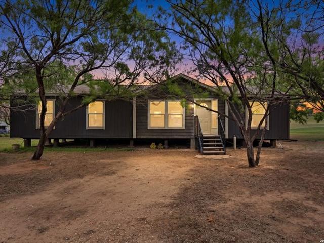 House for sale in Somerset, Texas