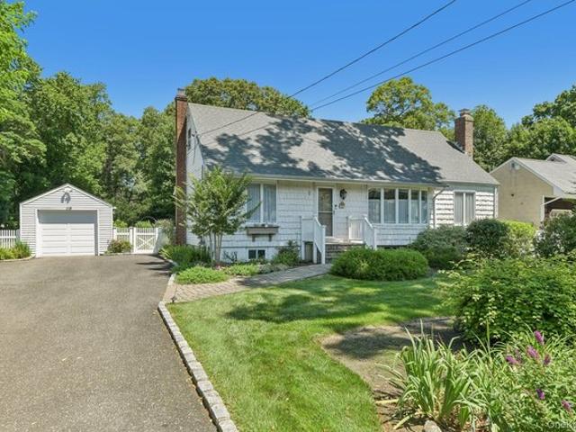 House for sale in Smithtown, New York