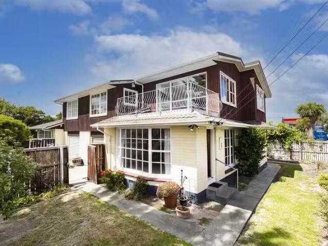 House for sale in Chaslands, Canterbury