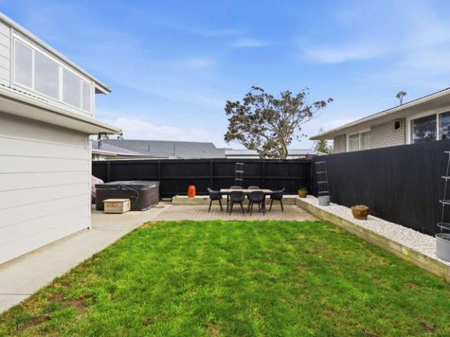 House for sale in Chaslands, Canterbury