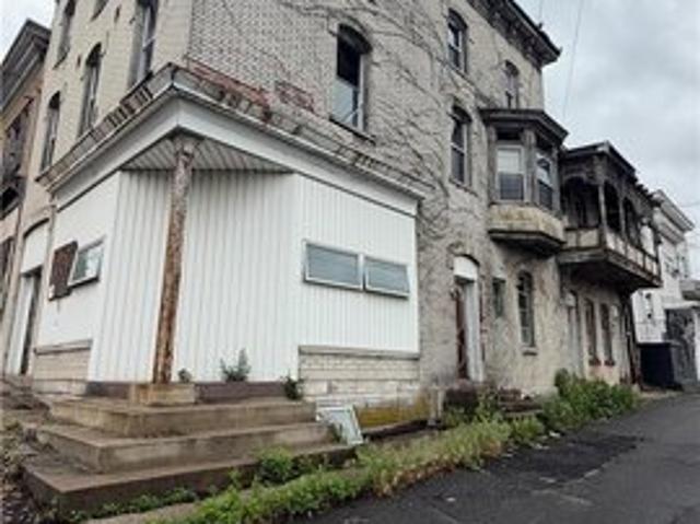 Townhouse for sale in Shenandoah, Pennsylvania