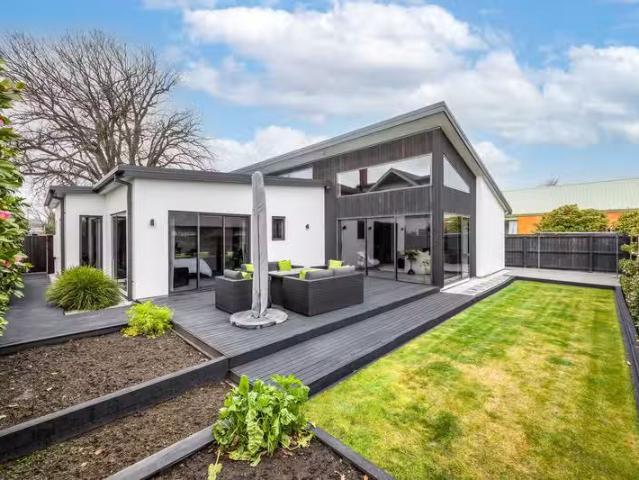House for sale in Chaslands, Canterbury