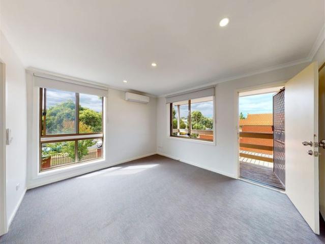 Townhouse for rent in Essendon, Melbourne