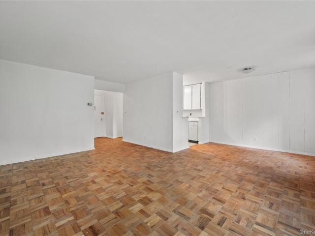 Property for sale in Country Club Ridge, Hartsdale