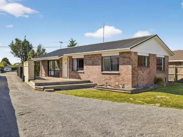 House for sale in Chaslands, Canterbury
