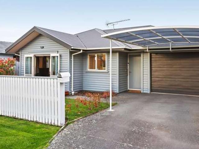 Apartment for sale in Chaslands, Canterbury