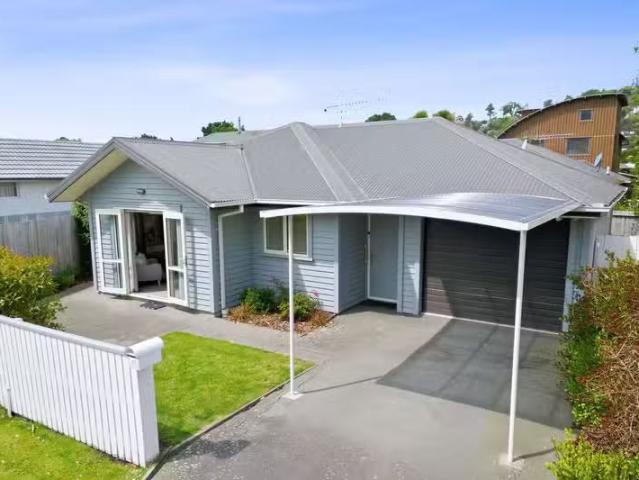 House for sale in Chaslands, Canterbury