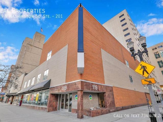 Commercial for rent in Lansing