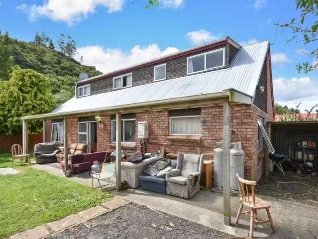 House for rent in Otakou