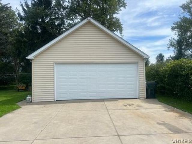 House for sale in Bowmansville, New York