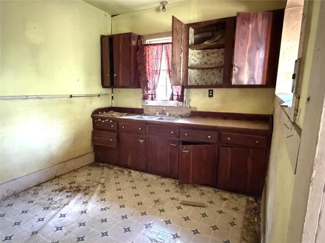 House for sale in Luling, Texas