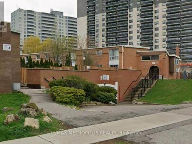 Townhouse for sale in Woburn, Ontario