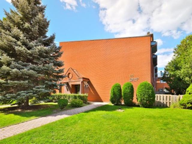Condo for sale in Mont-Royal, Montréal (région administrative)