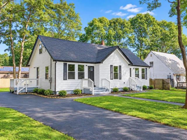 House for sale in Mastic, Town of Brookhaven