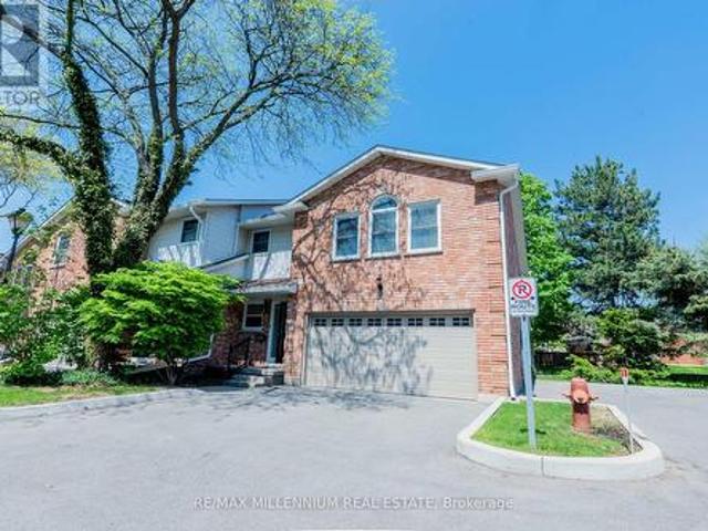 Townhouse for sale in Ancaster, Ontario