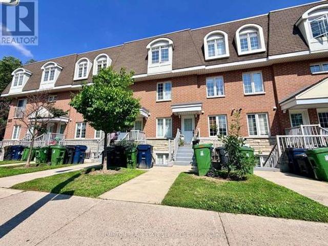 Townhouse for sale in Woburn, Ontario