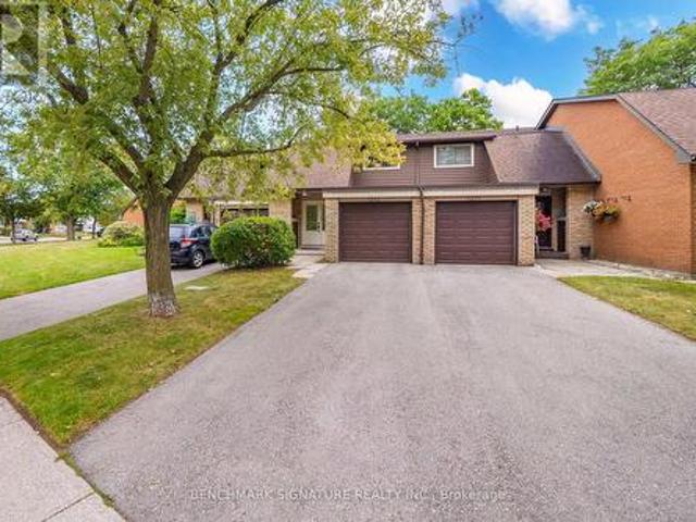 Townhouse for sale in Burlington, Golden Horseshoe