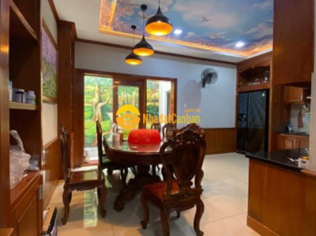 Nhà mặt phố bán