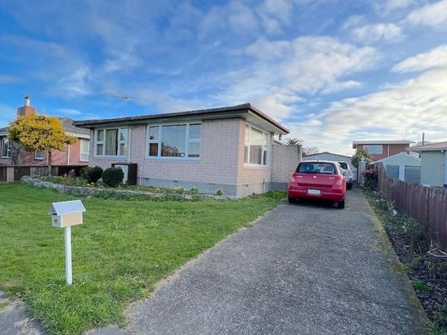 House for rent in Chaslands, Canterbury
