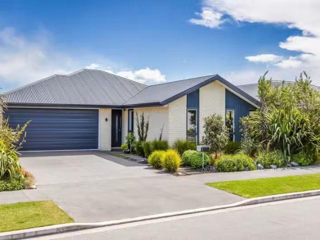 House for sale in Chaslands, Canterbury