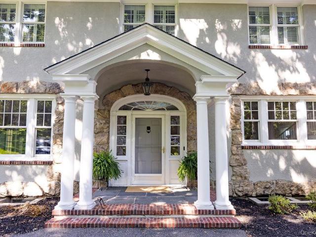 House for sale in Stony Brook, Town of Brookhaven