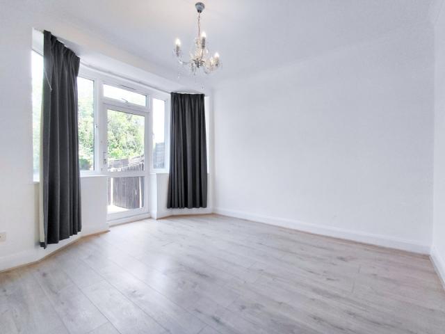 Apartment for rent in London Borough of Ealing, Perivale