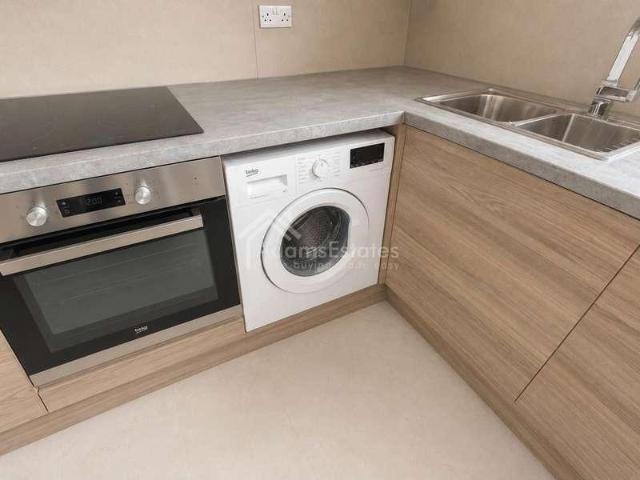 Flat for sale in Ravensthorpe, Heckmondwike
